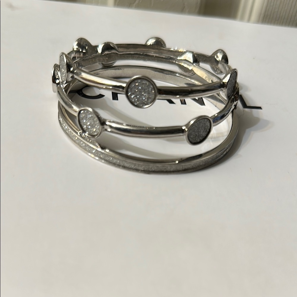 Chic Silver tone Bracelet Set with Textured Accents jewelry 💕4x15$